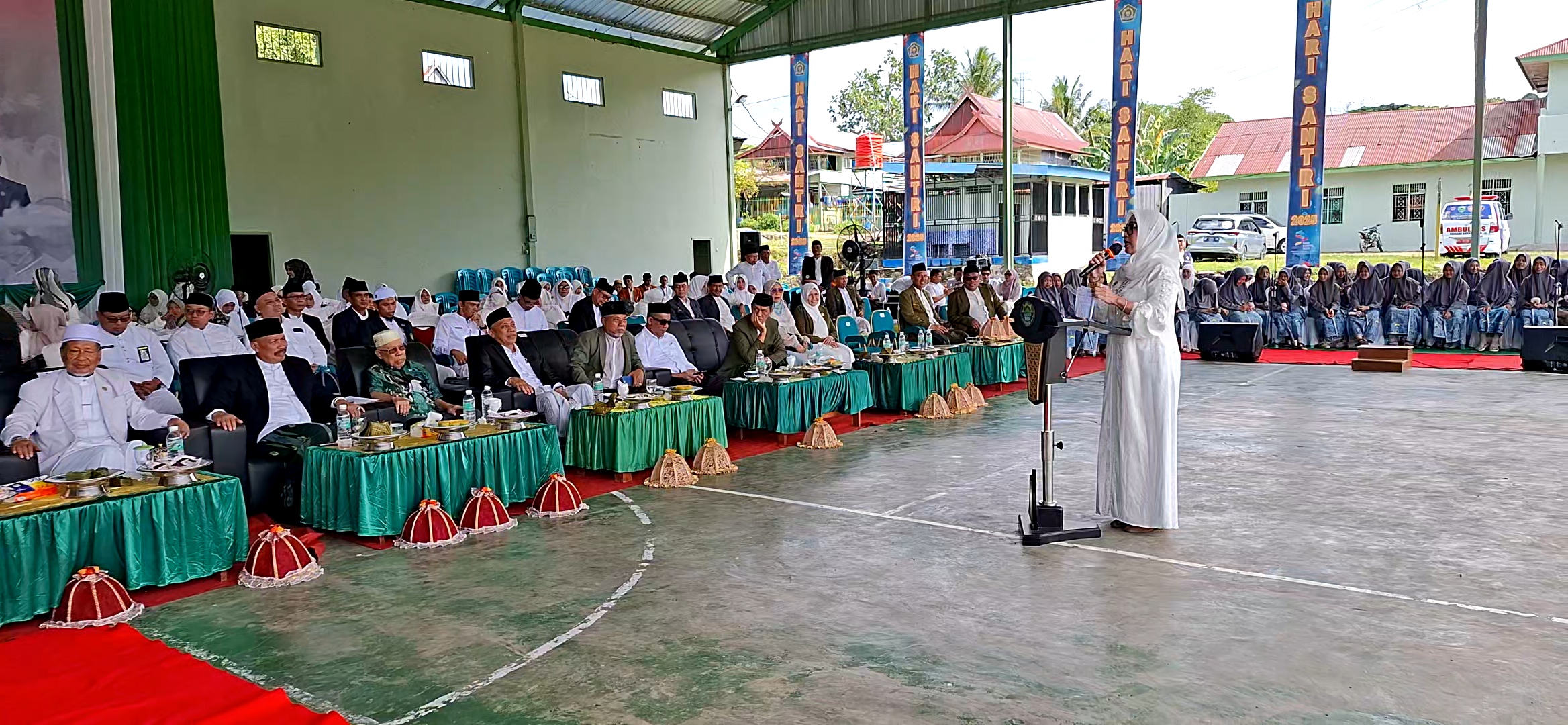 Bupati Barru Tegaskan Komitmen Dukung Pesantren, Umumkan Perda Pesantren Telah Disahkan