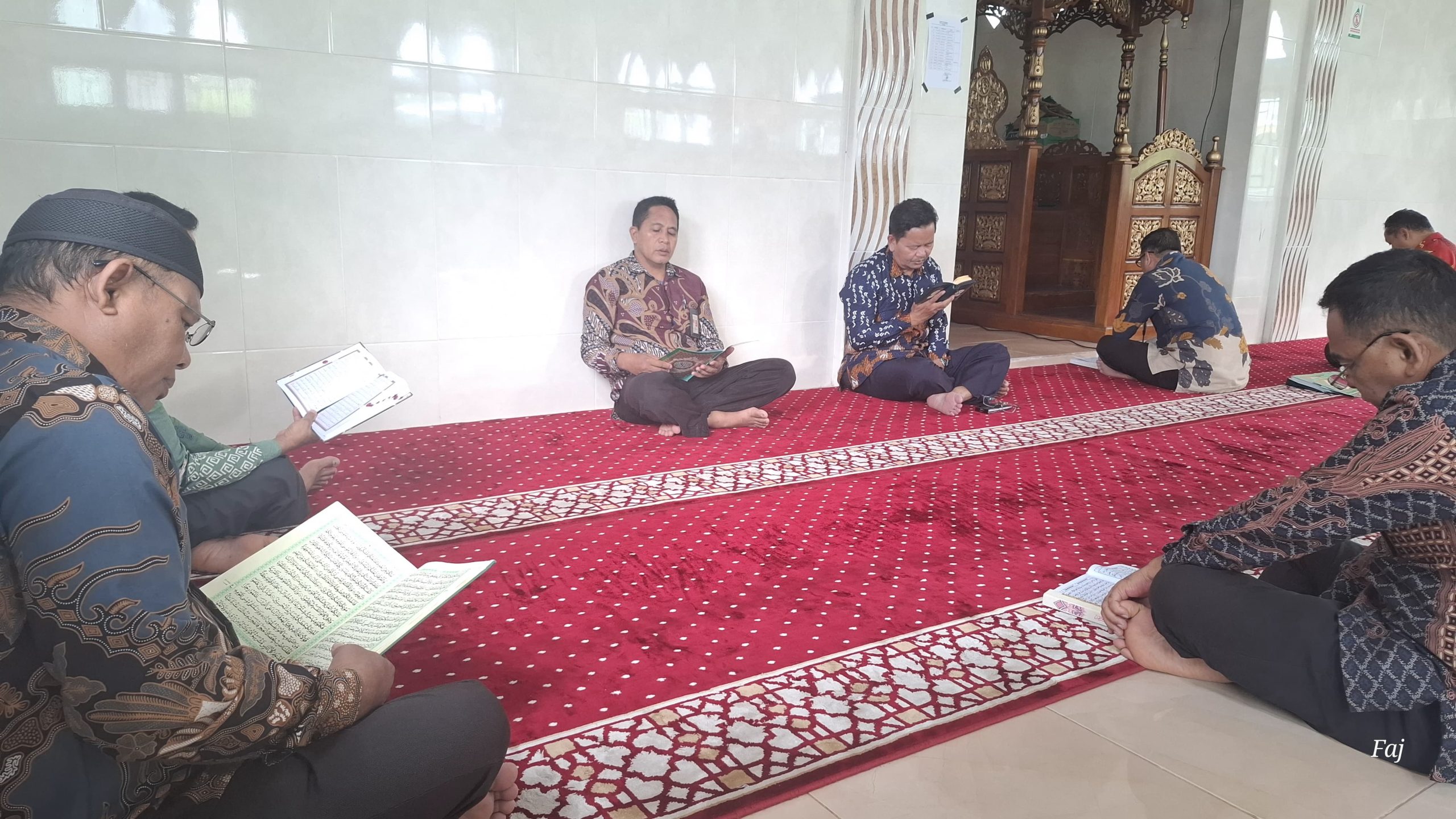 Jajaran ASN Kemenag Sinjai Tadarus Pagi Bersama di Musala Al-Ikhlas