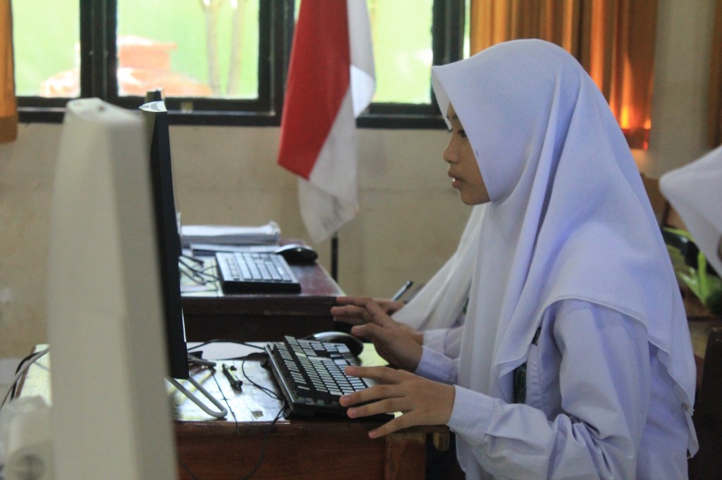 Siswa MTsN 2 Maros saat ikuti OSN tingkat kabupaten Maros (foto: ist)