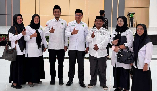 H.Jufri dan staf saat menghadiri pembukaan TA baru 2025/2026 PMDS Kota Palopo 07 Juli 2025