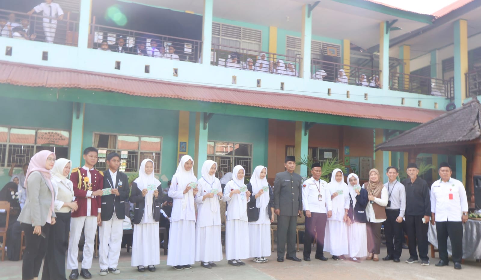 Paskibra saat berfoto bersama