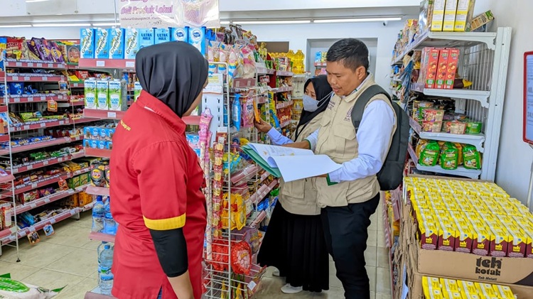 Pengawas Jaminan Produk Halal Kemenag Sidrap Lakukan Pemeriksaan di Alfamart, Indomart, dan Alfamidi
