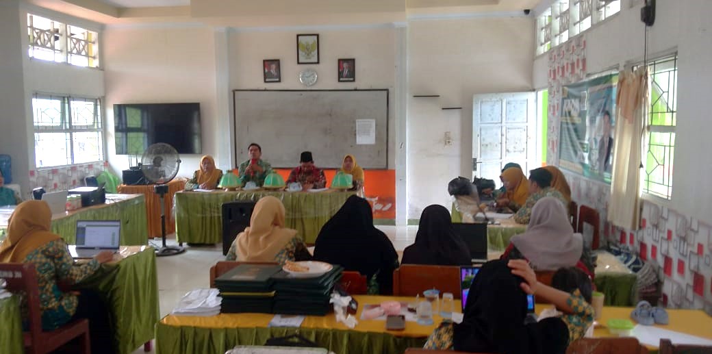 Andi Muhammad Irfan memberikan arahan sebelum pembagian tugas
