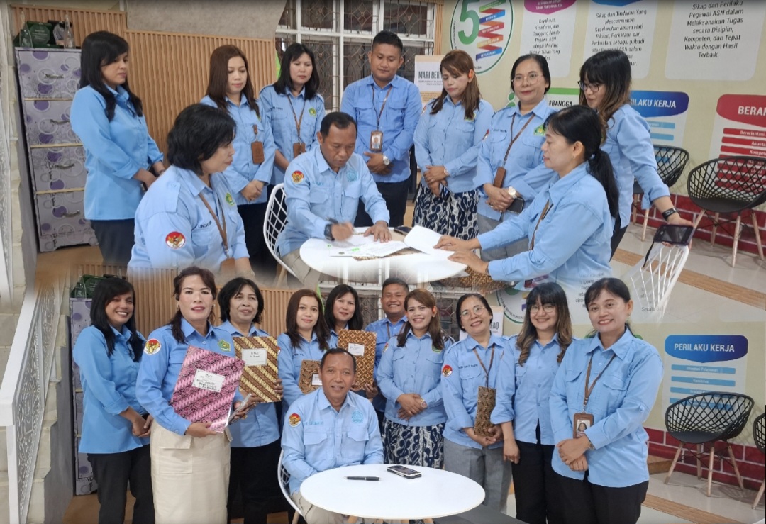 H.Irman bersama Penyelenggara Kristen dan Para Penyuluh agama kristen