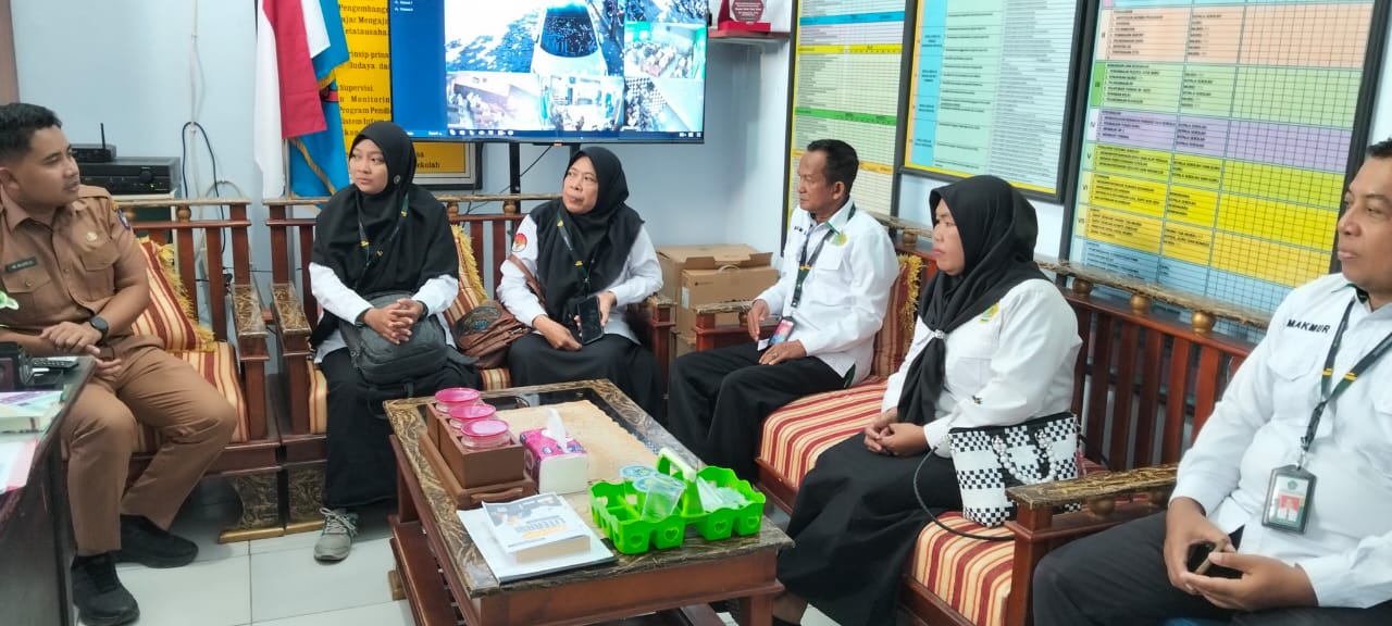Para penyuluh saat pertemuan di SMA 20