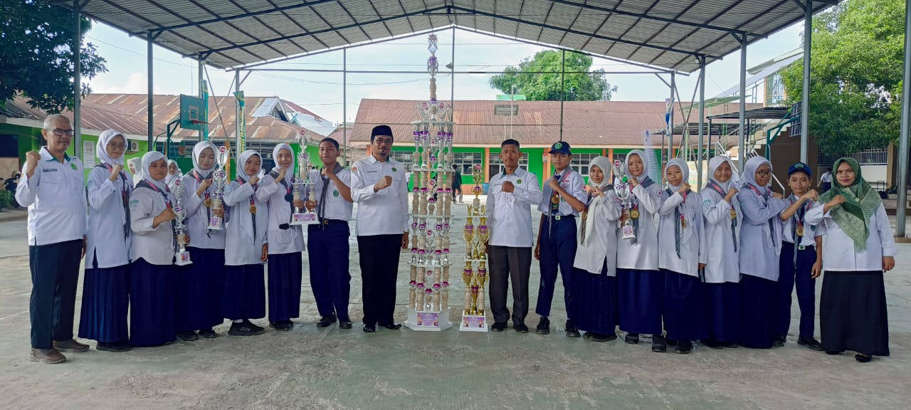 Raih 4 Piala, MTsN 2 Kota Makassar Juara Umum  dalam Perlombaan D'Jure 2025