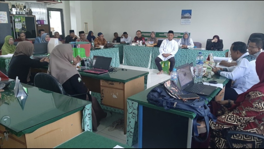 Kakankemenag saat BBS dengan Pengawas