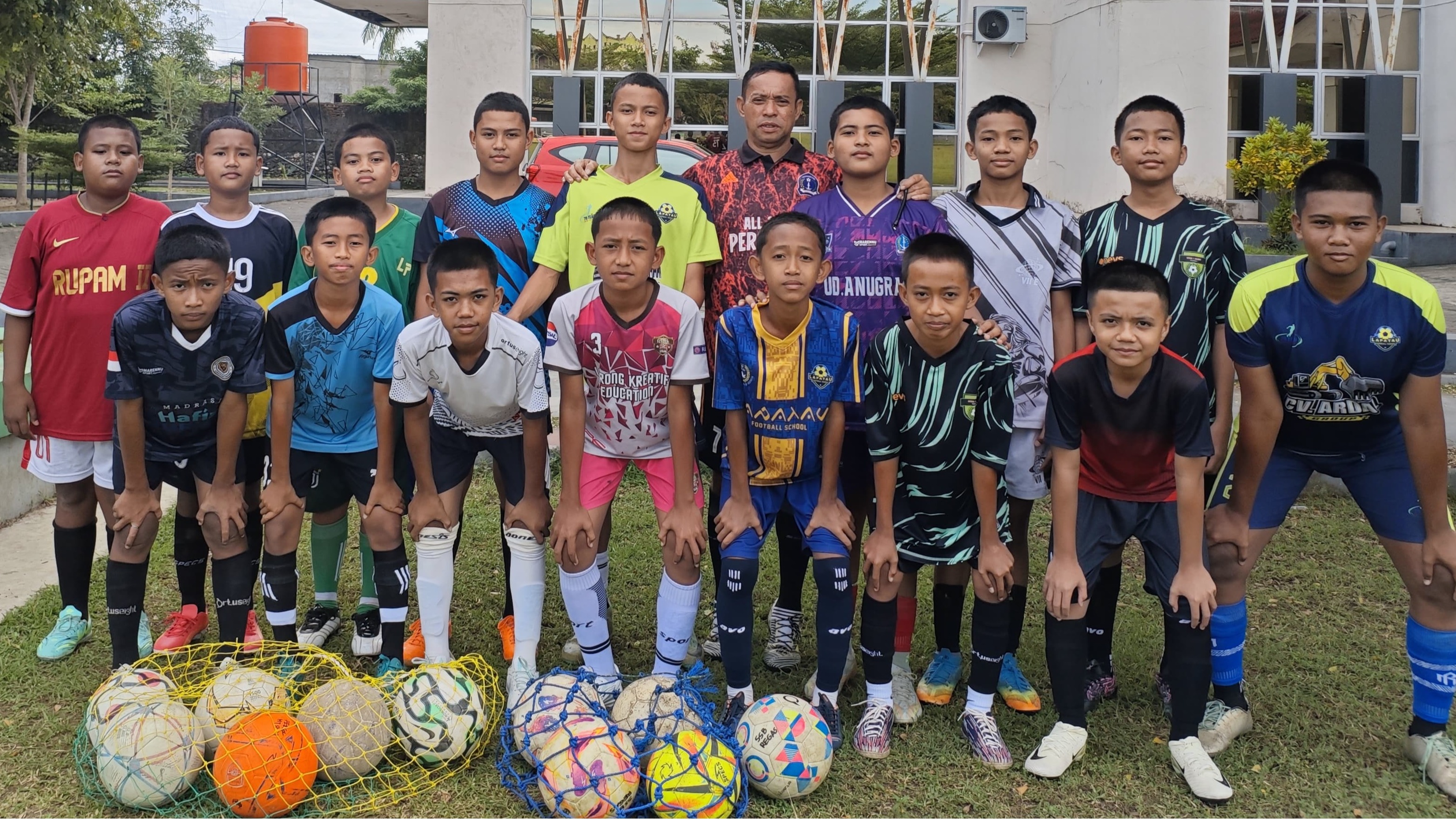 SSB Persol MTsN 1 Bone Rutin Gelar Latihan di Lapangan Epicentrum Watampone