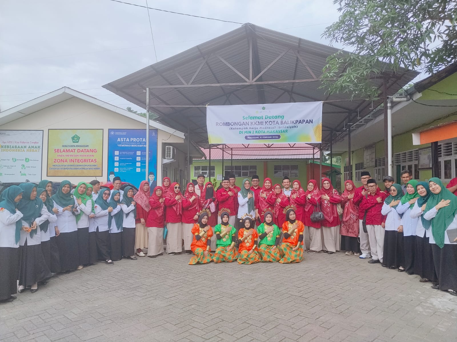 MIN 2 Kota Makassar menerima kunjungan benchmarking dari Kelompok Kerja Madrasah Ibtidaiyah (KKMI) Kota Balikpapan