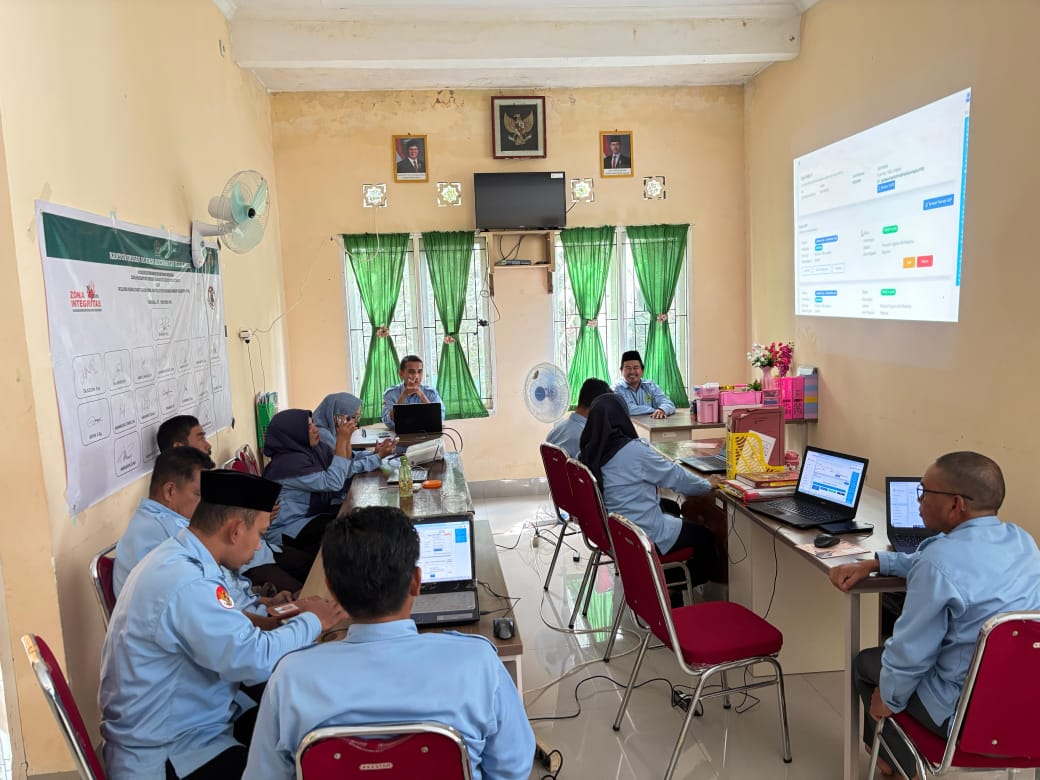 Keseragaman Pengerjaan SKP E-Kinerja; KUA Tellulimpoe Selenggarakan Pelatihan Mandiri