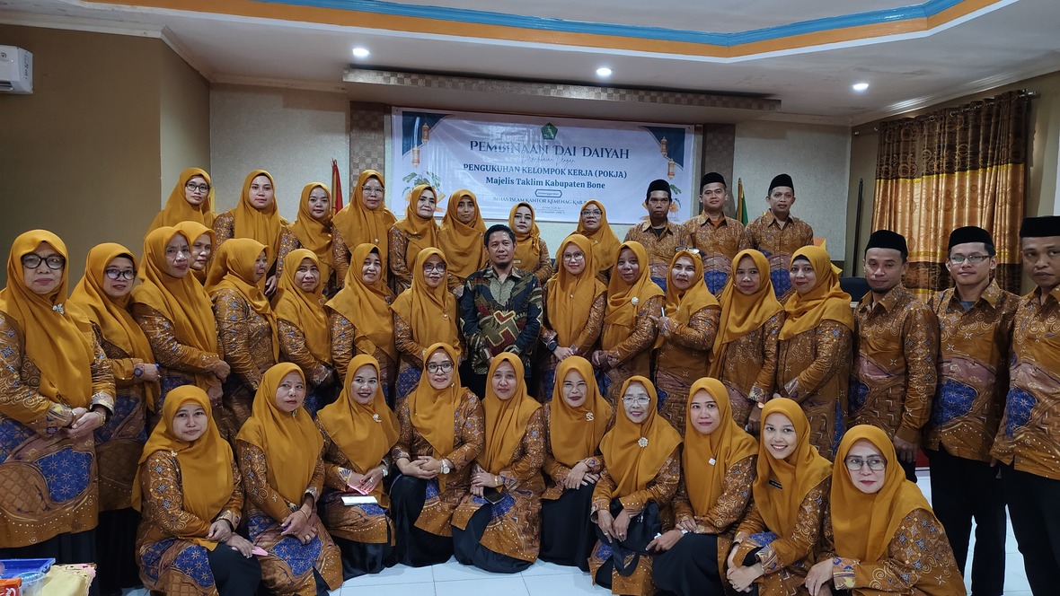 foto bersama dengan Pemateri Pembinaan Dai Daiyah