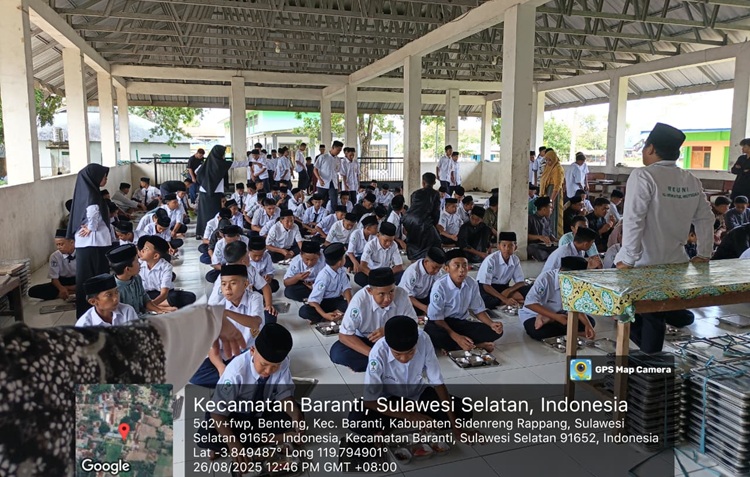 Santri PPUW Antusias Terima MBG di Hari ke-3