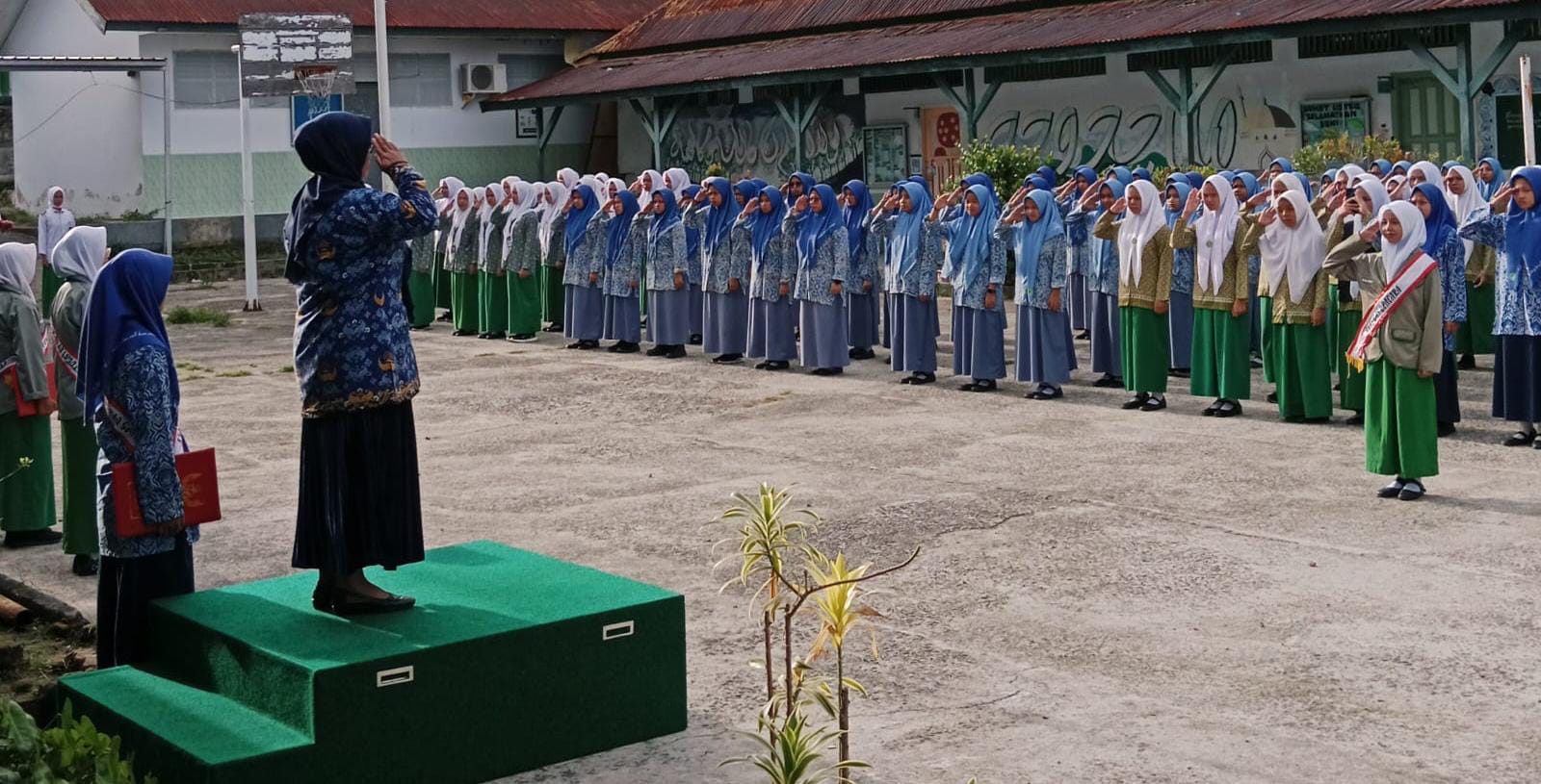 Upacara HKN di Pontren DDI Lil Banat Parepare