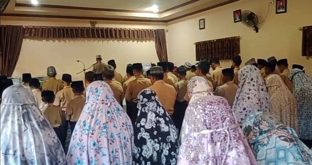 Yasinan dan Sholat Dhuha Jadi Agenda Pembentukan Karakter Siswa di MTs Ma’arif Pinrang