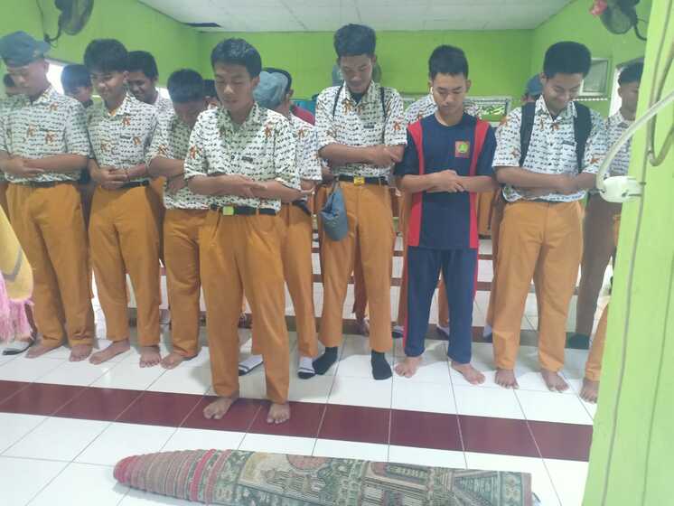 Siswa MAN 1 Plus Keterampilan Parepare Praktik Salat JenazahHari Kedua Ujian: Siswa MAN 1 Plus Keterampilan Parepare Praktik Salat Jenazah