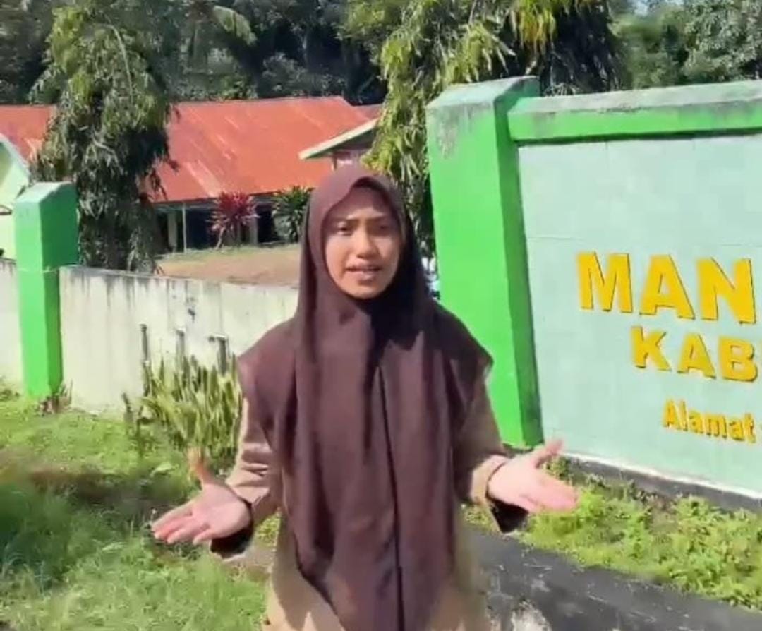 Vebby saat kampanye hemat energi