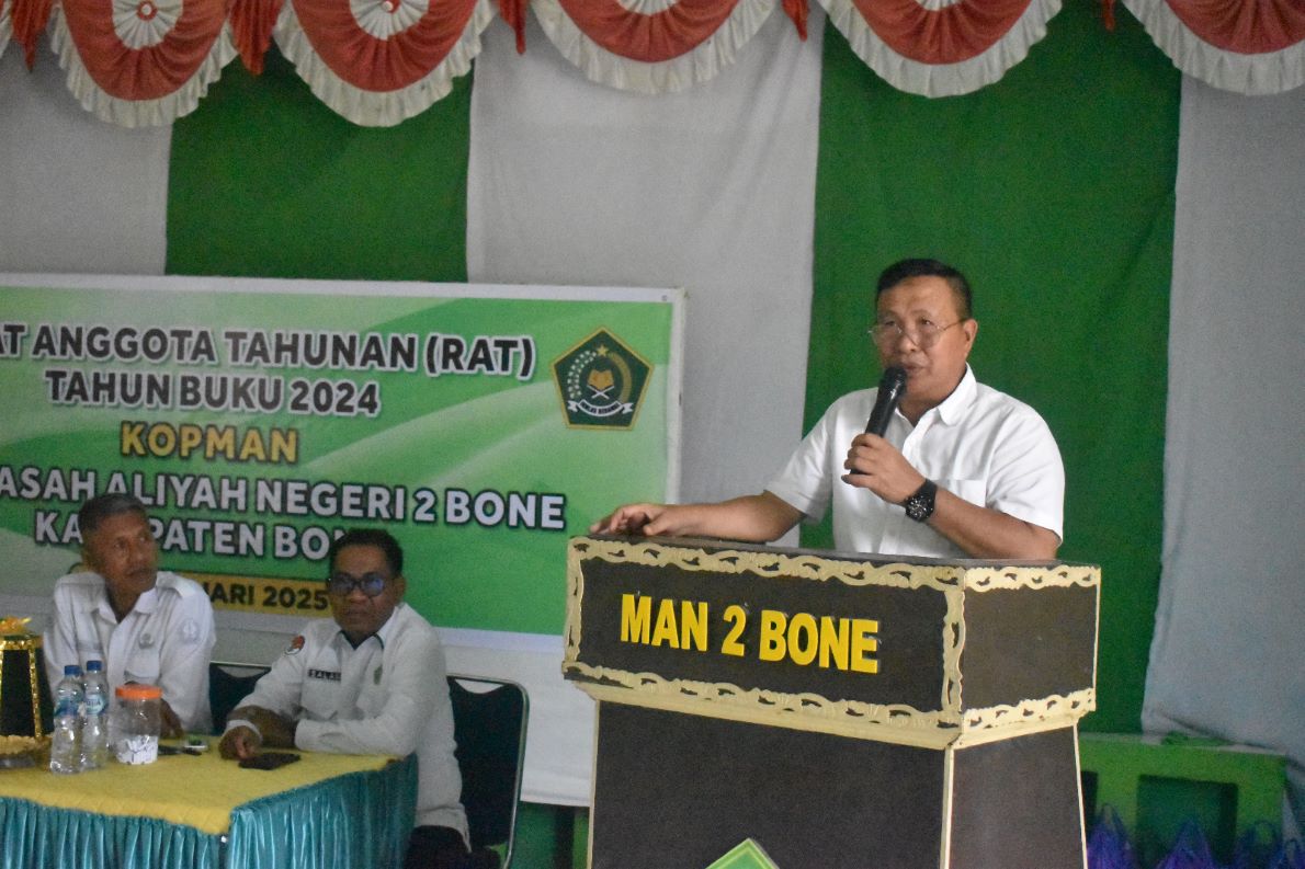 Kepala Kantor Kemenag Kabupaten Bone H. Abdul Rafik saat membuka RAT Kopman MAN 2 Bone