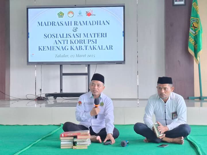 H. Solihin saat membuka Madrasah Al-Qur'an Kementerian Agama Kabupaten Takalar