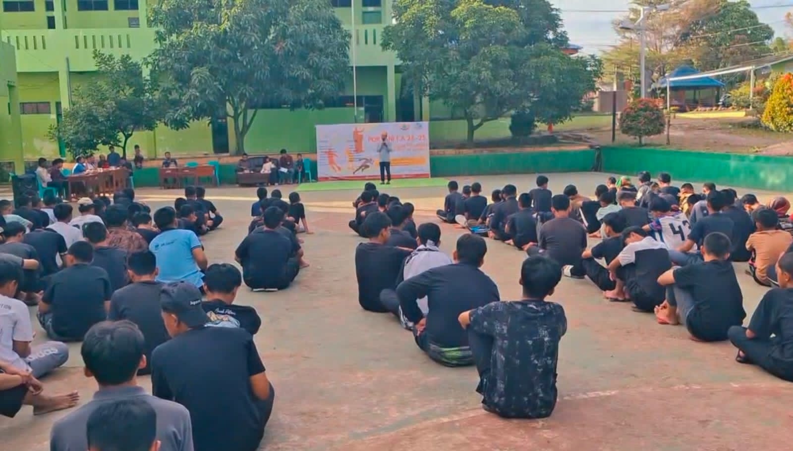 Suasana pembukaan lomba