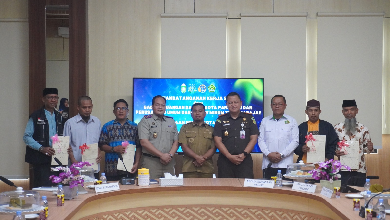 Wali Kota Parepare Serahkan 5 Sertifikat Tanah Wakaf