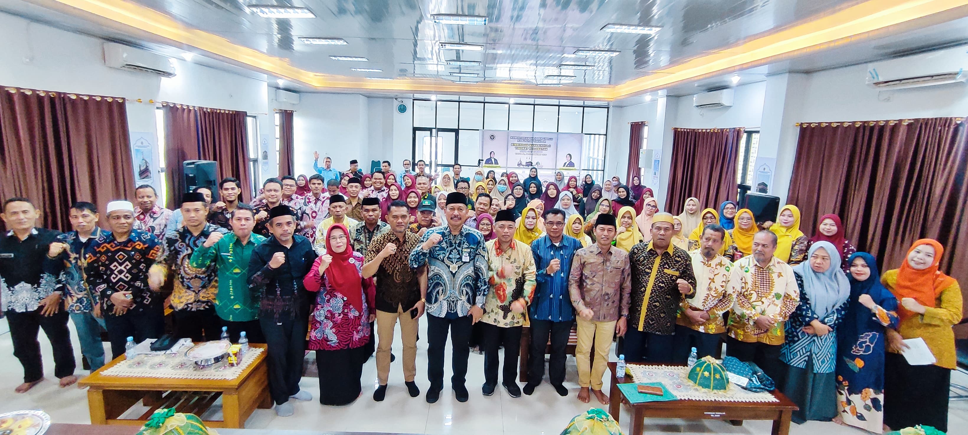 Poto bersama Kakanwil Kemenag provinsi Sulawesi Selatan usai pembinaan ASN