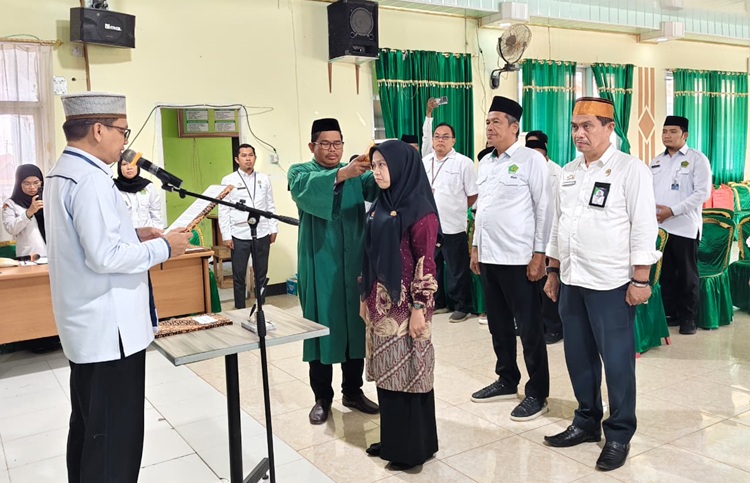 Kakan Kemenag Sidrap Lantik Pejabat Fungsional Penyuluh Agama Islam, Ini Harapannya