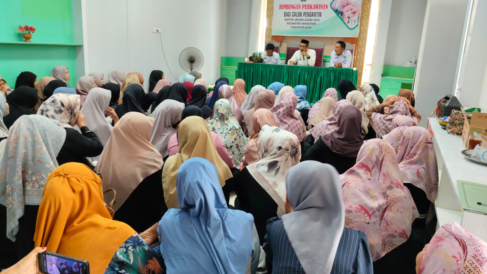 sebanyak 28 Majelis taklim Hadir dalam rapat koordinasi dengan KUA Awangpone