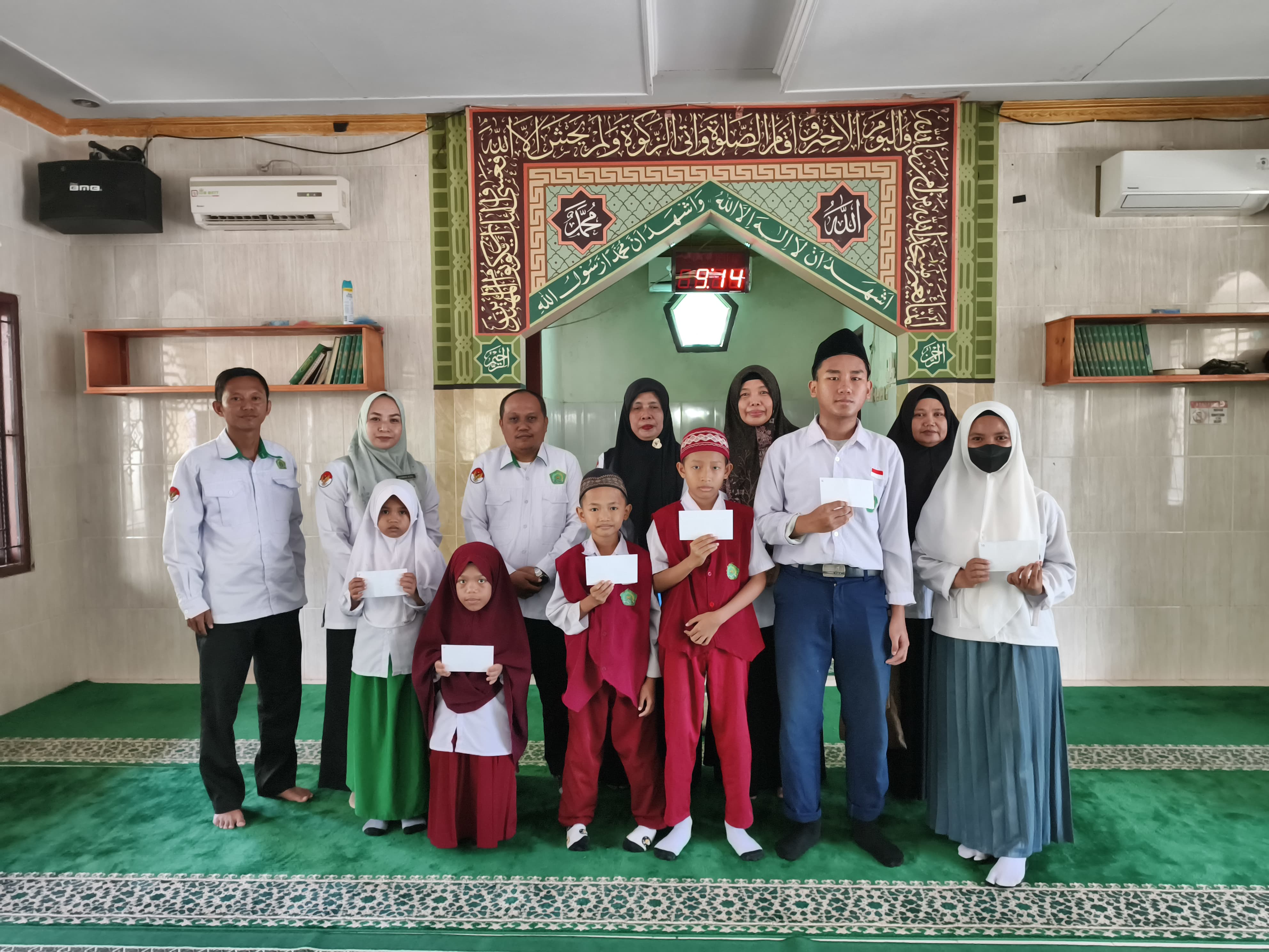 Kemenag Maros salurkan bantuan kepada 35 yatim. (Foto: ist)