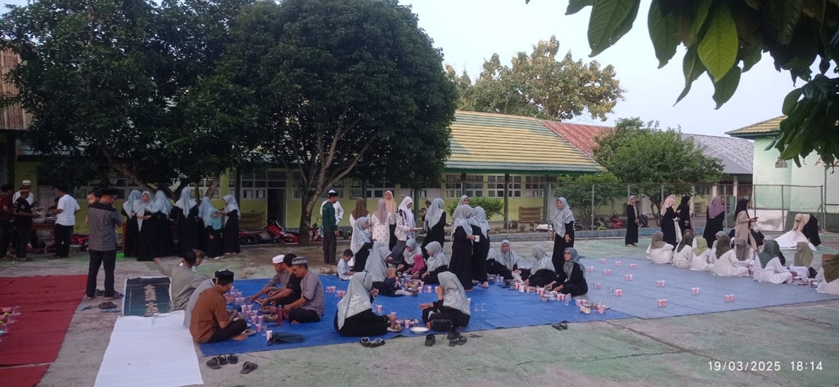 MAN 3 Bone Laksanakan Buka Puasa bersama dengan siswa dan alumni