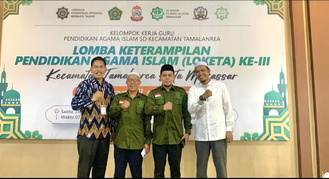 Kasi Pais Saat foto bersama dengan pengawas dan Penyelenggara