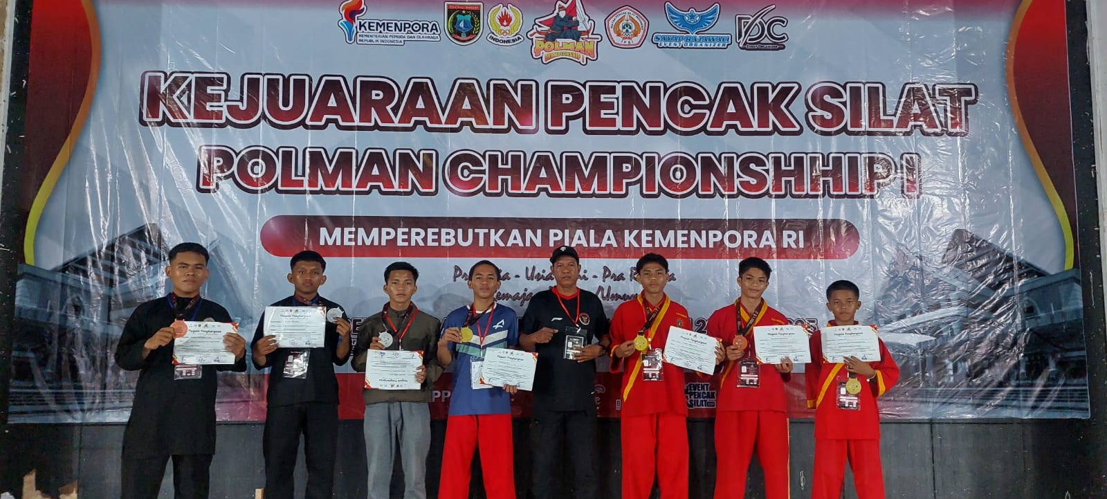 Santri Pesantren Darul Arqam Muhammadiyah Punnia Ukir Prestasi Nasional di Kejuaraan Pencak Silat