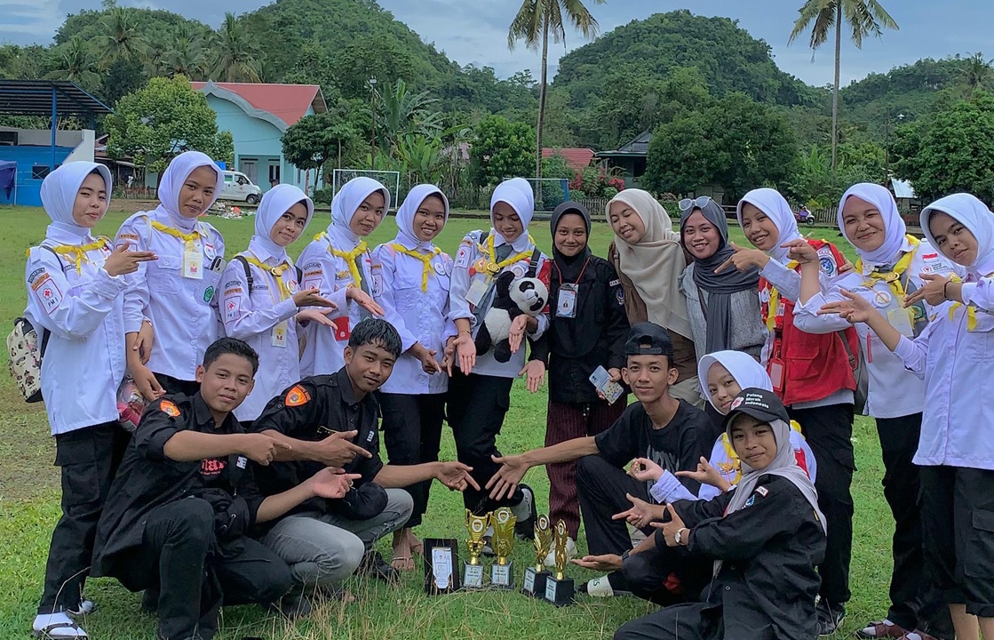 Foto Bersama Anggota PMR MAN 3 Bone