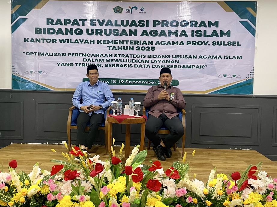 Kakanwil membuka dan meberi arahan pada rapat evaluasi bidang urais
