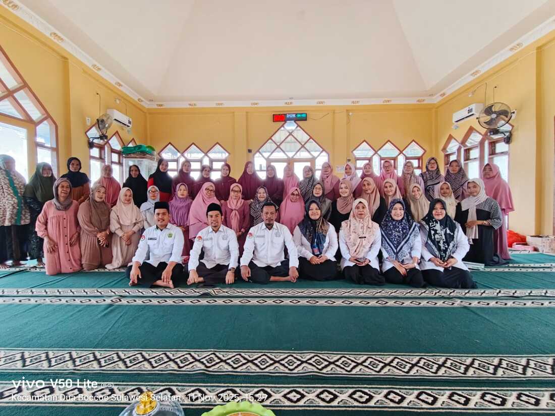 Penyuluh KUA Dua Boccoe Sosialisasikan Zakat di Majelis Taklim Sailong