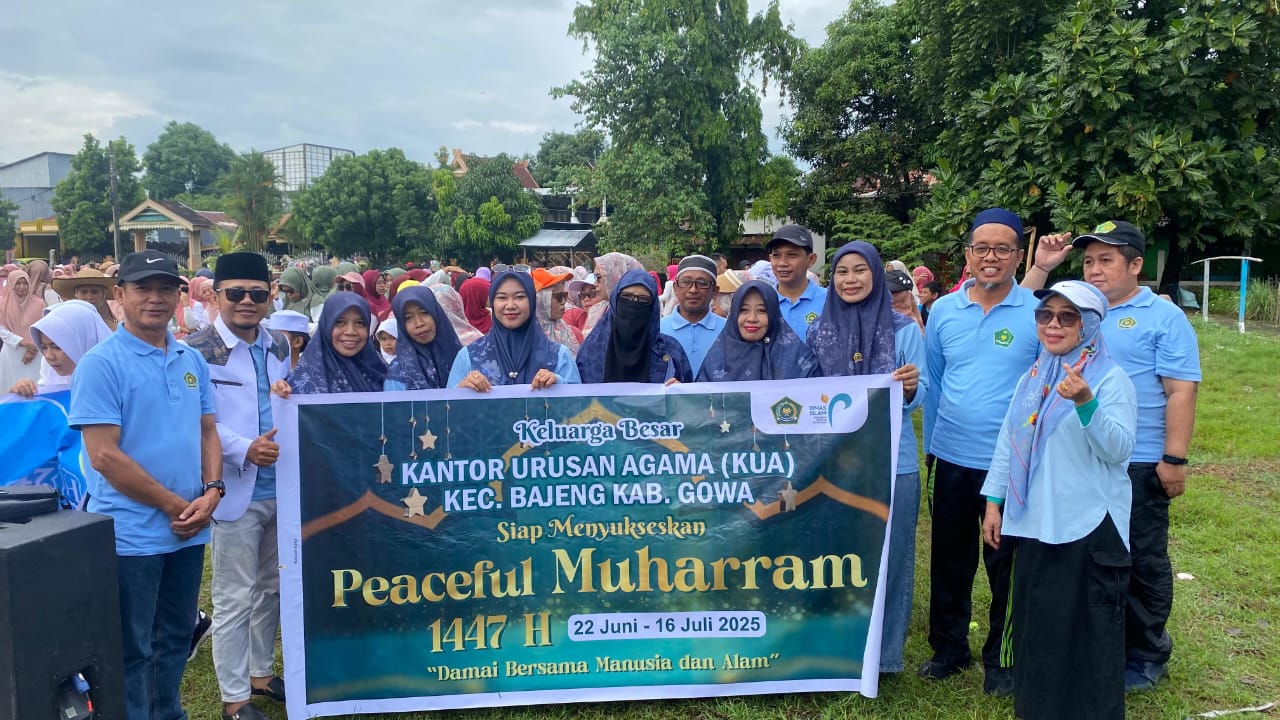 Kru KUA Bajeng di barisan pawai