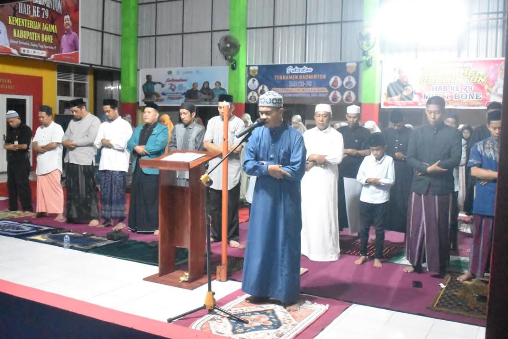 PAI KUA Tanete Riattang jadi Imam Shalat Tarawih