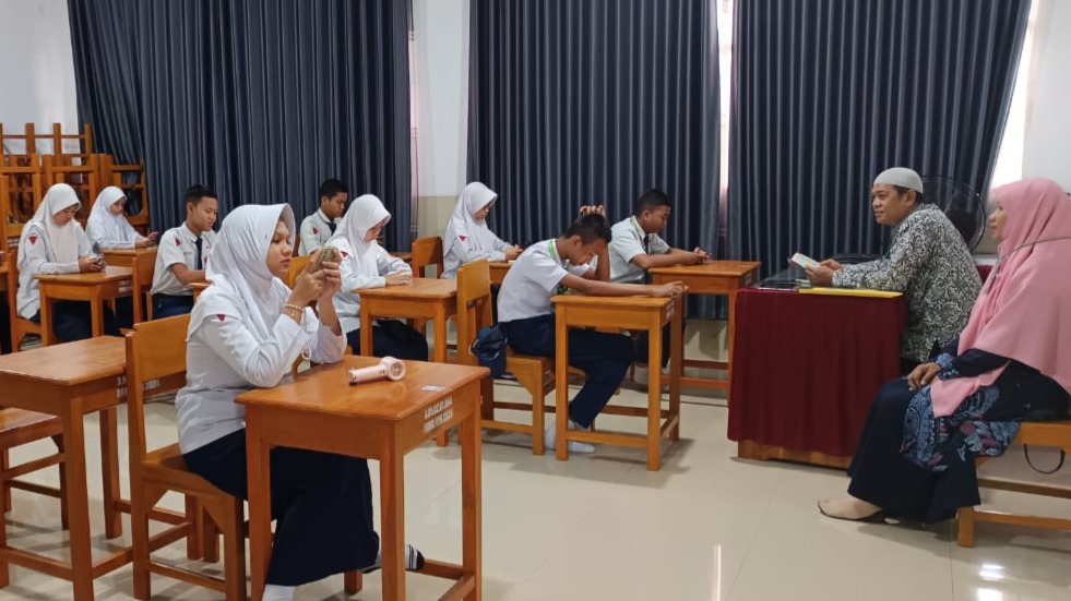 Hari Terakhir AM di MTsN 1 Bone Berjalan Lancar, Kepala Madrasah Apresiasi Kerja Panitia