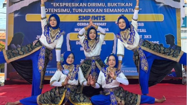 Tarian Bajo MTsN 1 Bone Memukau di Smaga Talenta Fair 2025, Bukti Kreativitas dan Semangat Tanpa Batas