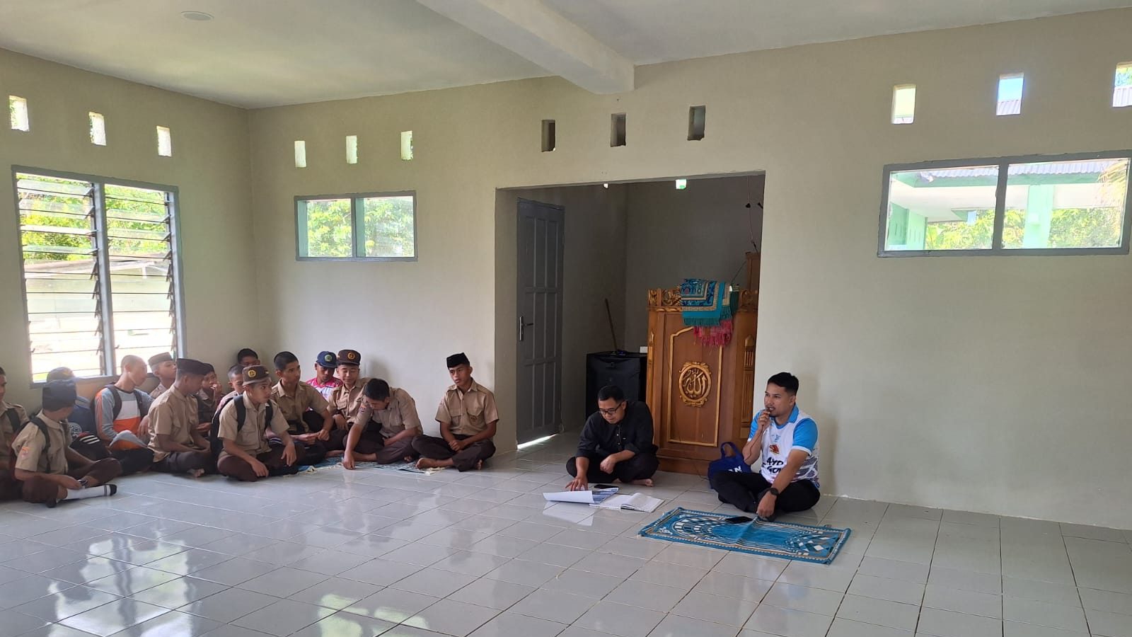 Perwakilan MAN IC Gowa (ujung kanan) sosialisasi kepada peserta didik MTsN 2 Sinjai