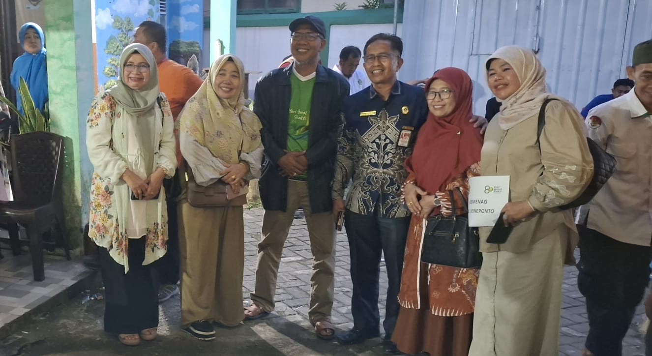 Kakan Kemenag, Ketua DWP, Kasubbag TU Dan Ketua Panitia Saat Foto Bersama