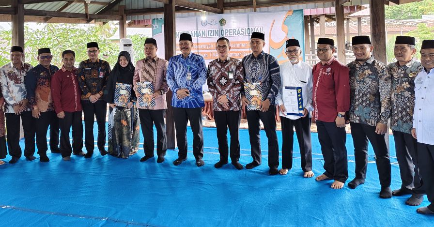Penyerahan Ijin Operasional Pondok Pesantren