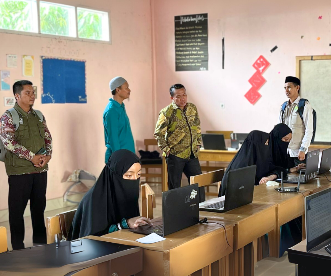 Monitoring dilakukan di MAS Nurul Huda Bungadidi, Kecamatan Tana Lili.