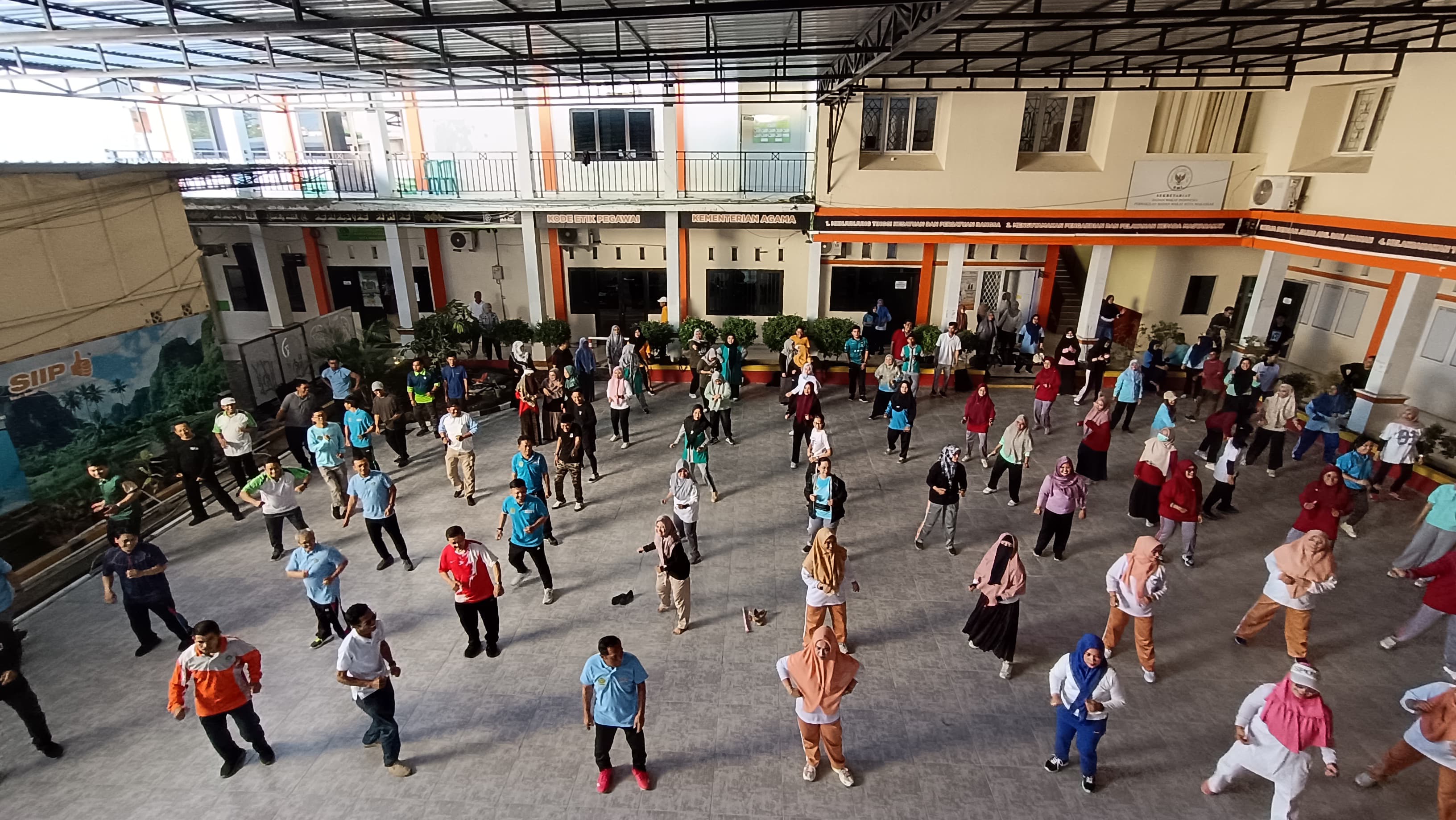 Kegiatan senam pagi bersama dengan pppk tahap 1