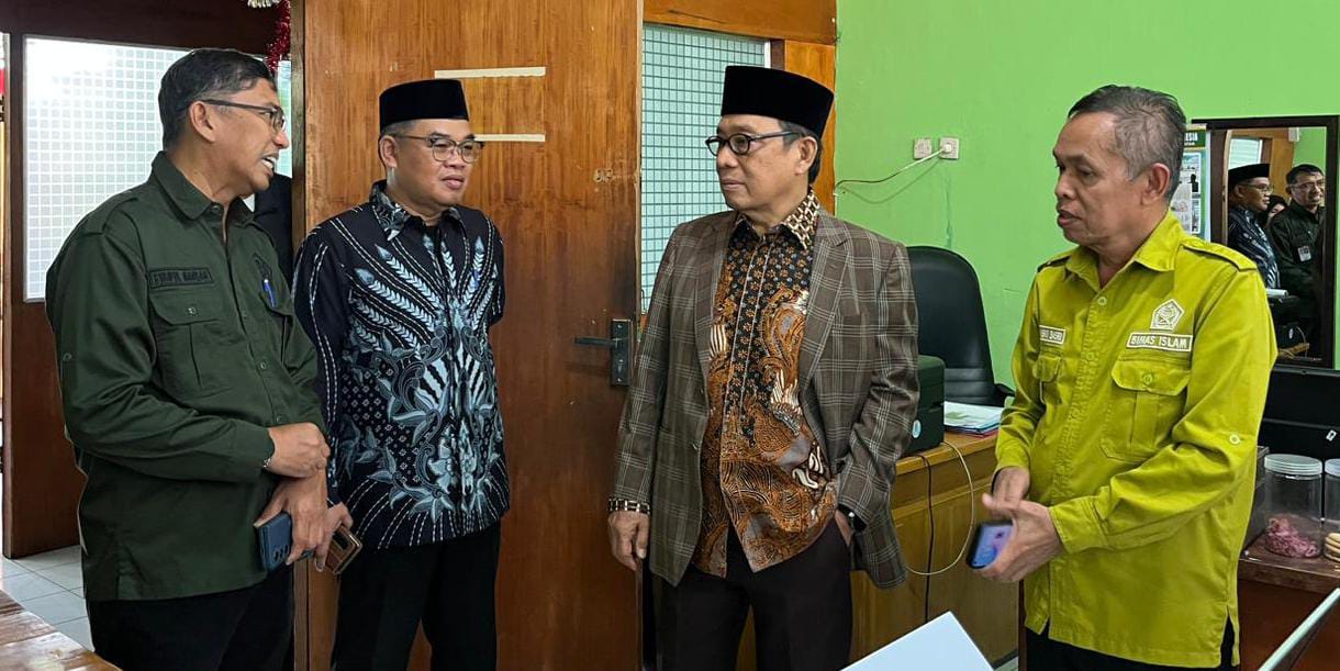 Momen Hangat Stafsus Menag Ismail Cawidu Singgah di Kemenag Parepare