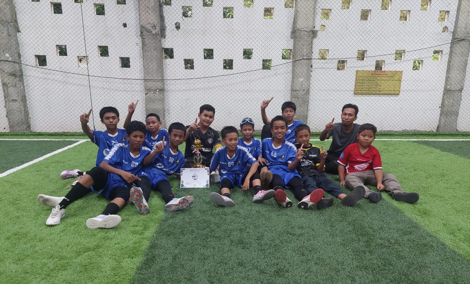 Foto bersama setelah tanding