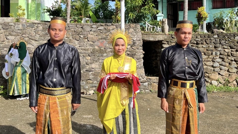 Pembina Upacara HGN di Ponpes Darul Ilmi Al-Islamy Ajak Peserta Renungi Sejarah Guru pada Selasa, 25 November 2025 (Foto: SWR)