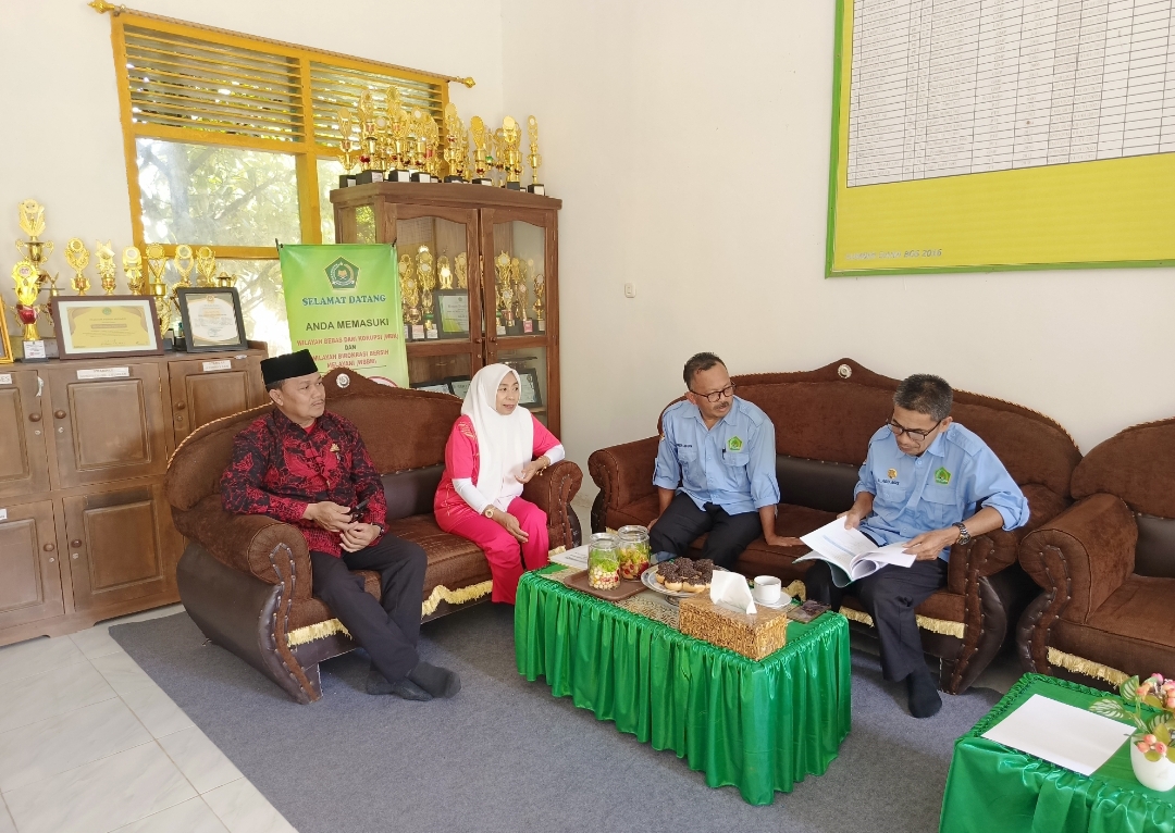 MA Al Ikhwan Pasir Putih Terima Kunjungan Monitoring dan Pembinaan dari Pengawas Madrasah