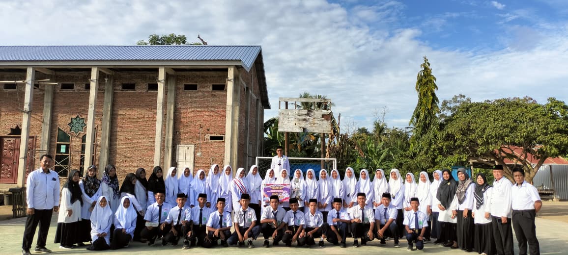 Marching Band Gita Bahana Teladan MTs YMPI Rappang kembali menorehkan Juara