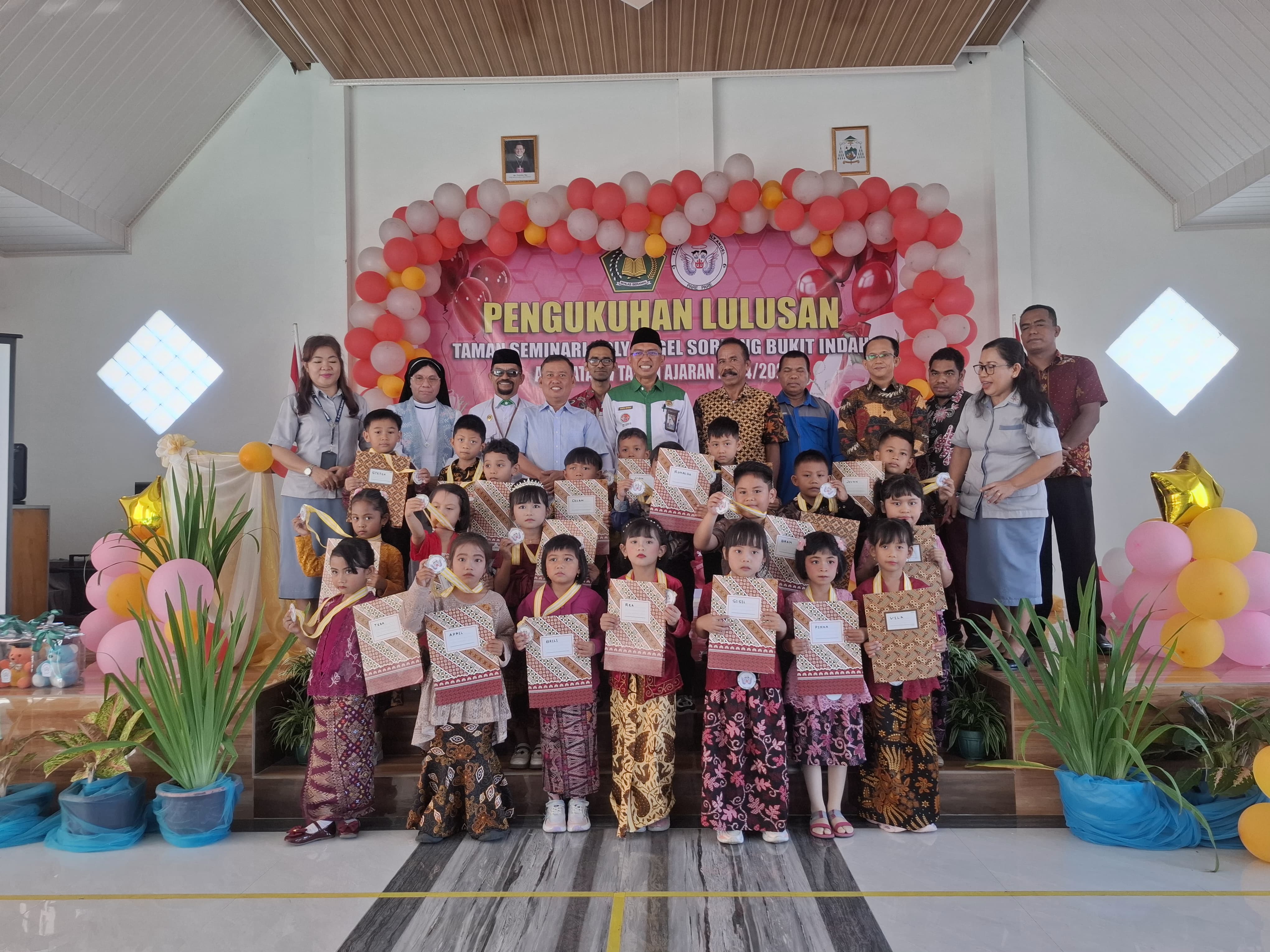 Pengukuhan Lulusan Taman Seminari Holy Angel Parepare