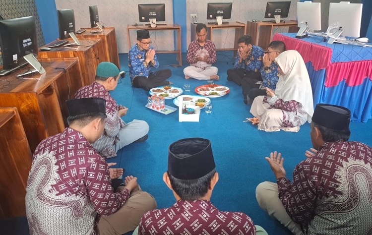 Kakan Kemenag Sidrap Resmikan Ruang Lab Komputer Baru Mts Ma'had DDI Pangkajene